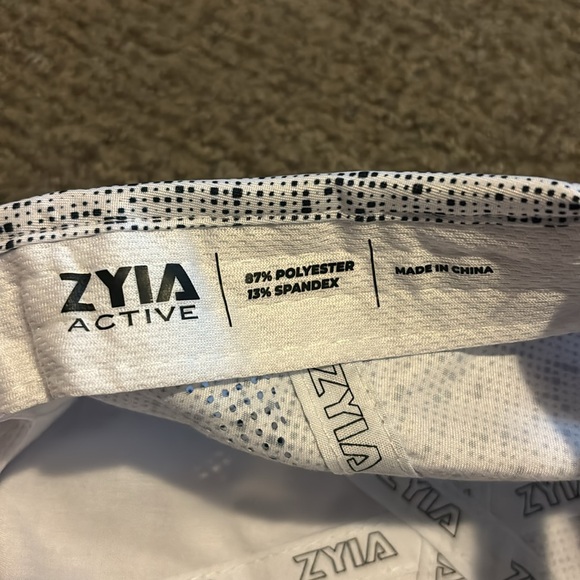 ✨Zyia Square Polka Dot Ultralite Active Cap - Picture 5 of 10